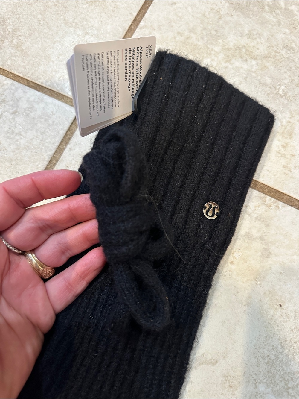 NWT! Lululemon Black Alpaca Wool Blend Mittens with String S/M gloves - Picture 5 of 5
